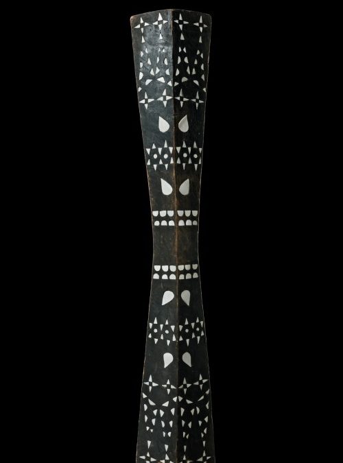 000184 Moluccas, Halmahera, parry shield