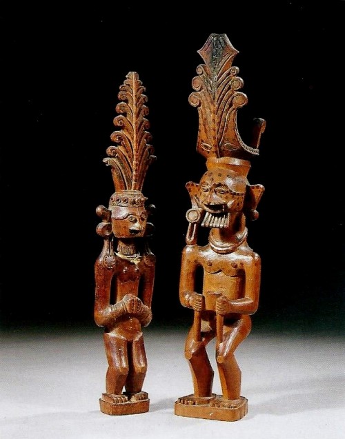 000336 Sumatra, Nias, two ancestor figures