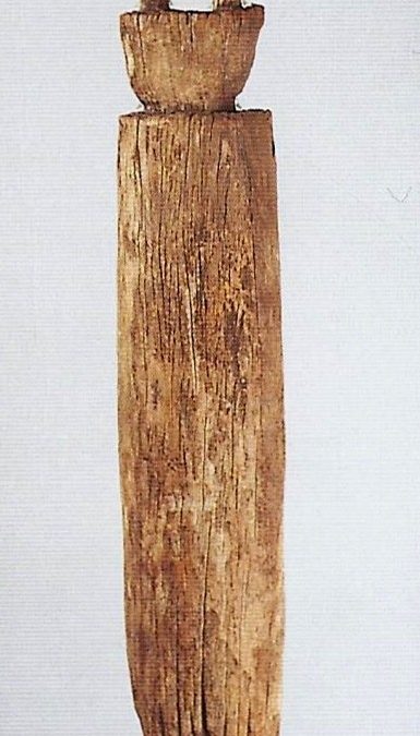 000351 Moluccas, Kai Islands, anthropomorphic figure