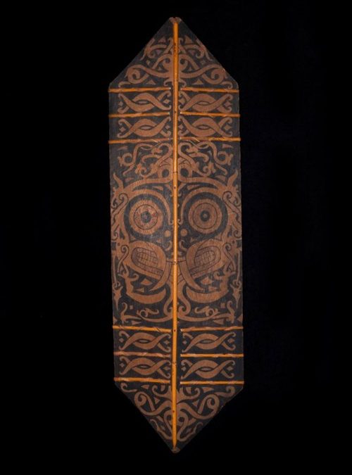 000396 Borneo, East Kalimantan, Kenyah Kayan, Dayak, shield