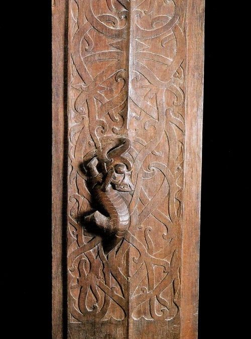 000217 Borneo, East Kalimantan, Dayak, Kenyah-Kayan, door