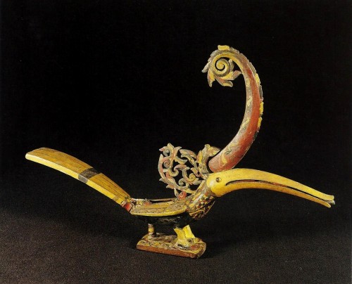 000546 Borneo, Sarawak, Dayak, Iban, sculpture of a hornbill