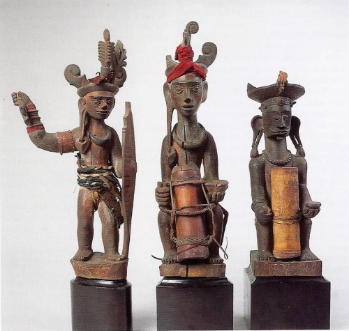 000645 Sumatra, South Nias, three ancestor figures