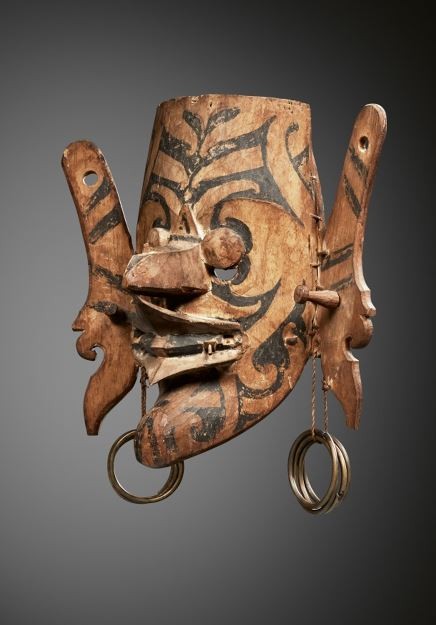 000963 Borneo, East Kalimantan, Dayak, face mask