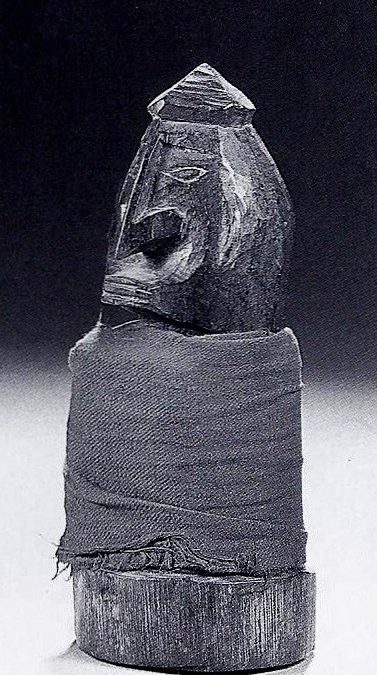000490 Papua Barat, Teluk Cenderawasih, ancestor figure