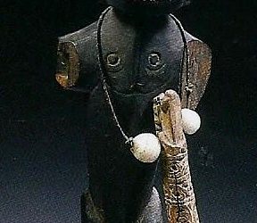 000515 Papua Barat, Teluk Cenderawasih, ancestor figure