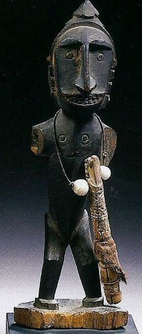 000515 Papua Barat, Teluk Cenderawasih, ancestor figure