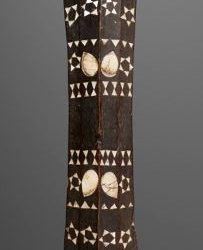 000953 Moluccas, Halmahera, Tobelo, shield