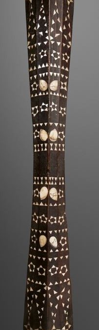 000953 Moluccas, Halmahera, Tobelo, shield