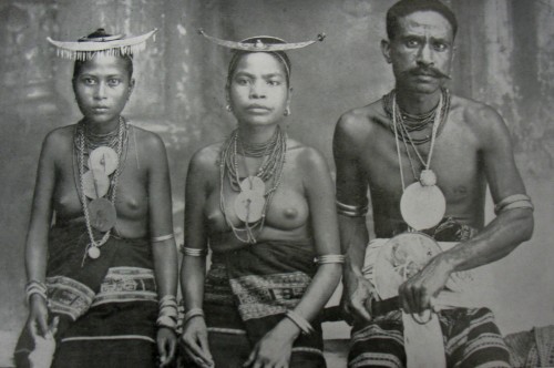001010 Nusa Tenggara, Timor L’Este, ceremonial dress