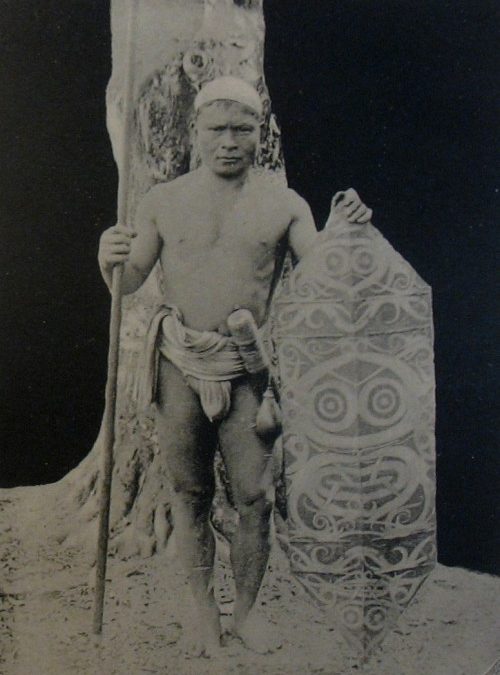 001011 Borneo, East Kalimantan, Dayak, Apo Kayan, warrior