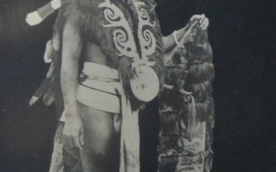 001012 Borneo, East Kalimantan, Dayak, Kayan, warrior in full dress