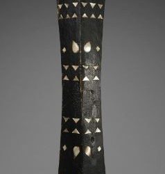 001017 Moluccas, Halmahera, parry shield