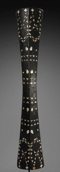 001017 Moluccas, Halmahera, parry shield