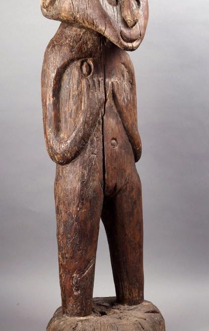 001021 Papua Barat, Lake Sentani, human figure