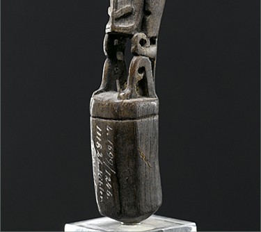000713 Papua Barat, Teluk Cenderawasih, Waropen, amulet/charm