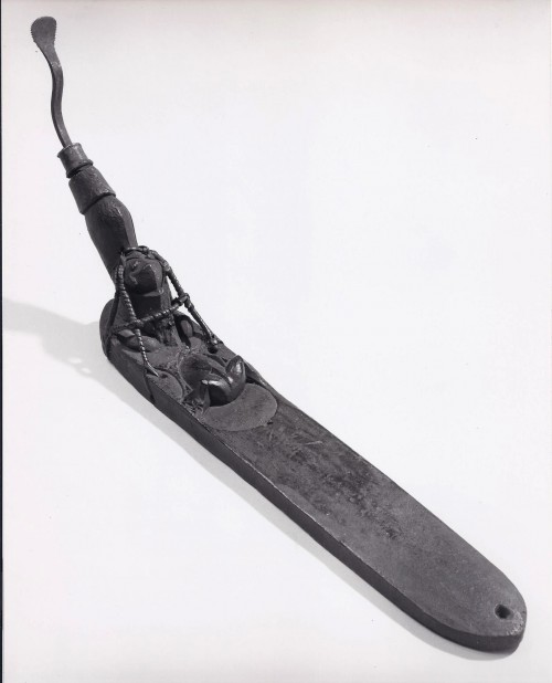 001035 Borneo, East Kalimantan, Kayan Dayak, coconut grater