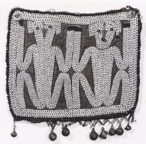 001096 Borneo, East Kalimantan, Kayan Dayak baby carrier ornament