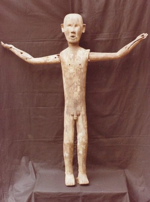 001139 Borneo, West Kalimantan, Landak area, Bidayu Dayak, funerary effigy