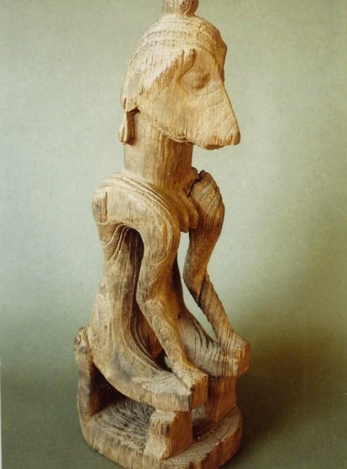 001140 Moluccas, Damer, plank figure