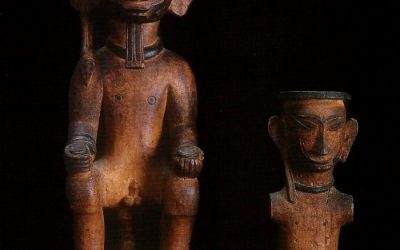 000308 Sumatra, South Nias, ancestor figure and attendant