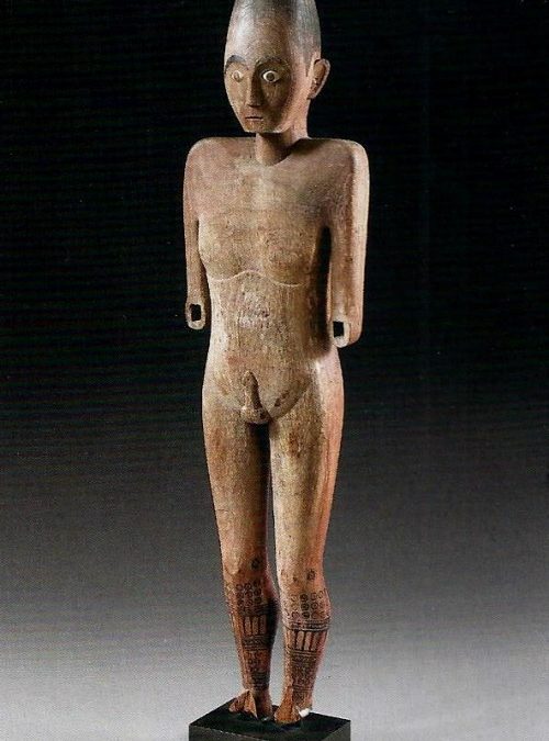 001190 Sulawesi, Toraja, funerary effigy