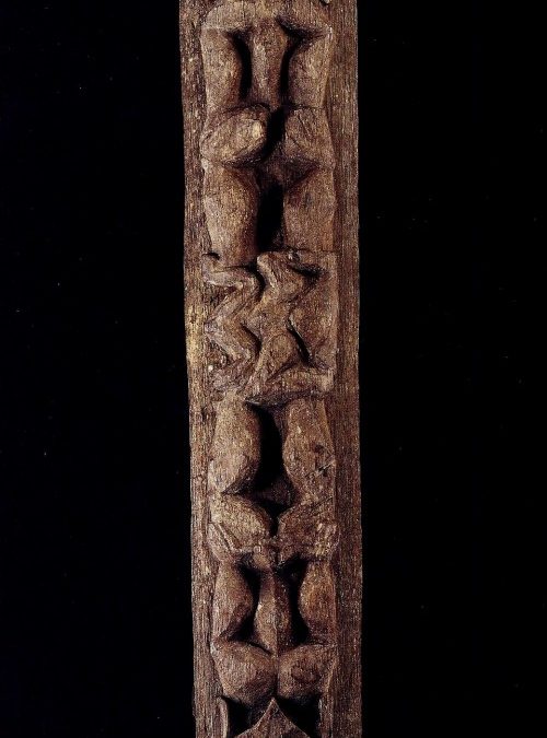 001194 Borneo, East Kalimantan, coffin lid