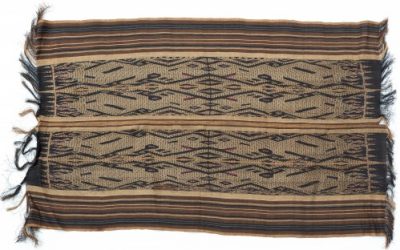 001212 Borneo, East Kalimantan, Bunuaq Dayak, ceremonial sarong
