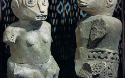 001218 Nusa Tenggara, West Sumba, Lauli, Tabelar, pair of ancestor figures