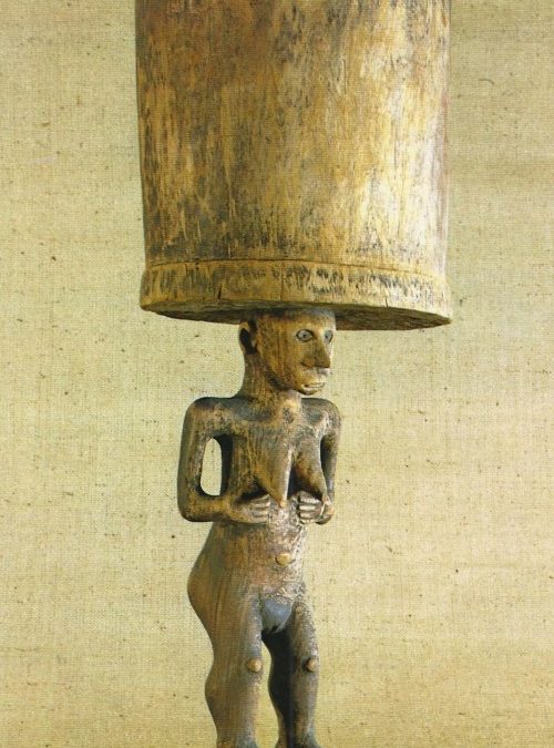 001220 Moluccas, Tanimbar, Yamdena, large drum