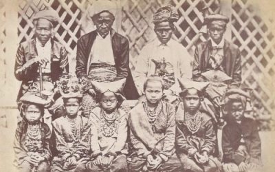 001250 Sumatra, Minangkabau, Siak, photograph of a family