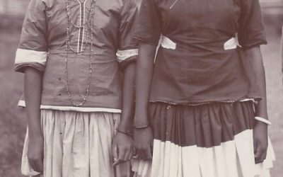 001251 Sulawesi, Two Kulawi girls in barkcloth attire
