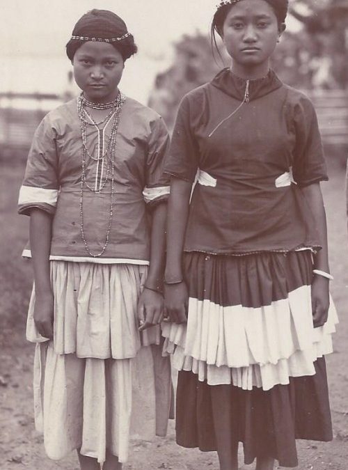 001251 Sulawesi, Two Kulawi girls in barkcloth attire