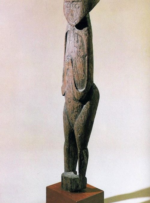 001253 Papua, Lake Sentani, female figure