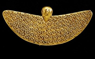 001316 Moluccas, Southeast, gold pendant