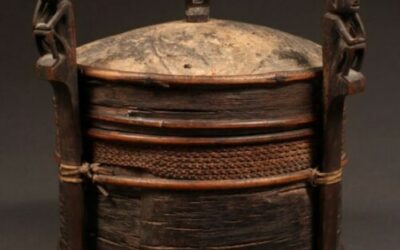 001360 Borneo, Sarawak or Kalimantan, shaman’s box