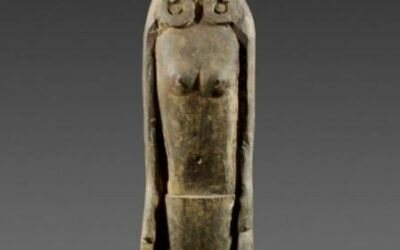 001382 Borneo, East Kalimantan, Kayanic Dayak, female figure