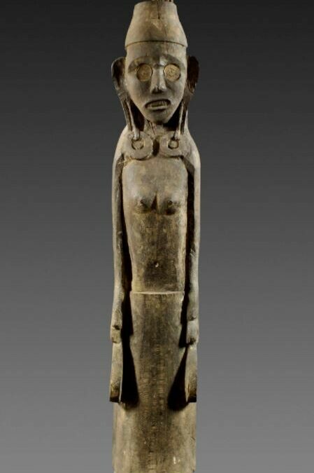 001382 Borneo, East Kalimantan, Kayanic Dayak, female figure