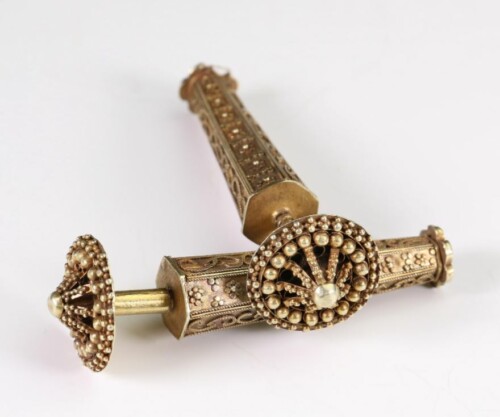 001393 Sulawesi, Bugis or Makassarese ear ornaments