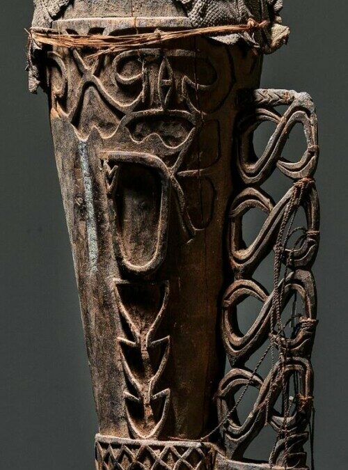 001437 Papua, Asmat, drum