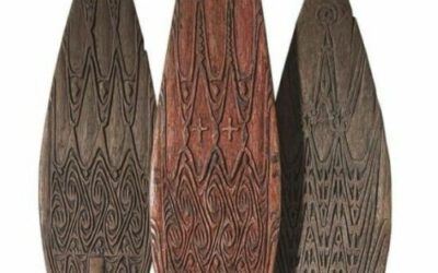 001459 Papua, Cenderawasih Bay, Lake Sentani, three paddles