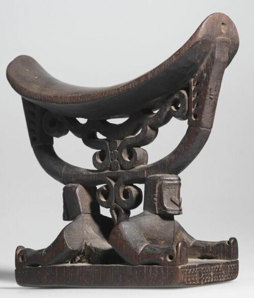 001460 Papua, Cenderawasih Bay, Waropen, headrest