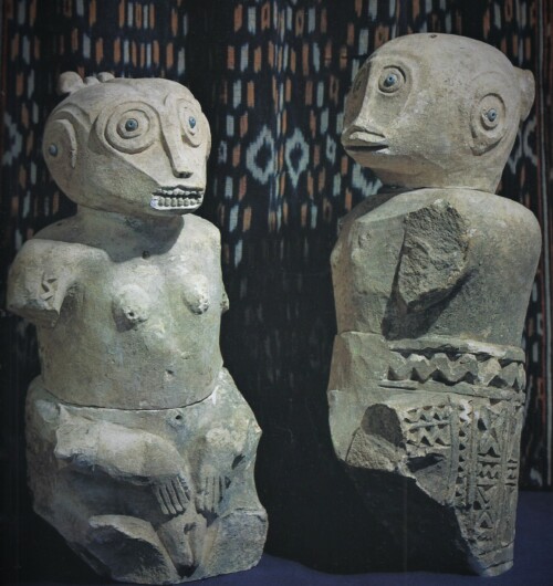 001469 Nusa tenggara, West Sumba, Laoli, tomb figures