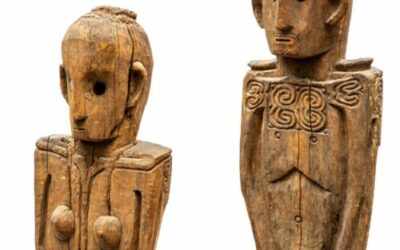 001498 Nusa Tenggara, Timor, Belu, village Balibó, pair of ancestor figures