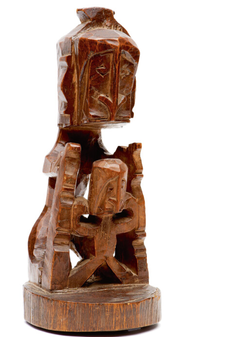 000680 Papua teluk Cenderawasih standing ancestor holding two notched poles with a diminutive figure in between h. 25,5 cm. Native Brussels 9-6-12 104 € 7800 hp