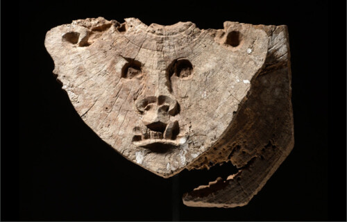 000712 Borneo, East Kalimantan, Kayanic Dayak, coffin end