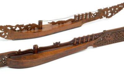 000052 Sulawesi, South, two-stringed lute