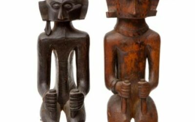001547 Sumatra, Central Nias, two ancestor figures
