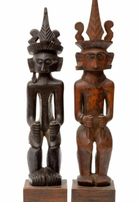 001547 Sumatra, Central Nias, two ancestor figures