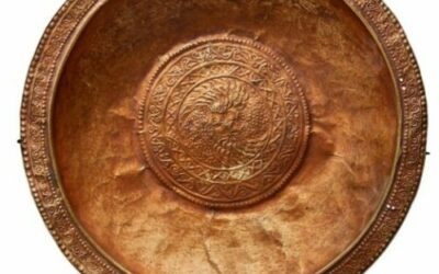 001554 Moluccas, West, gold dish